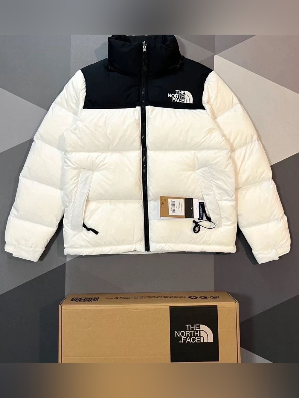 NWT The North Face Men’s White/Black 700 Down Hooded Full Zip Puffer Jacket M/L